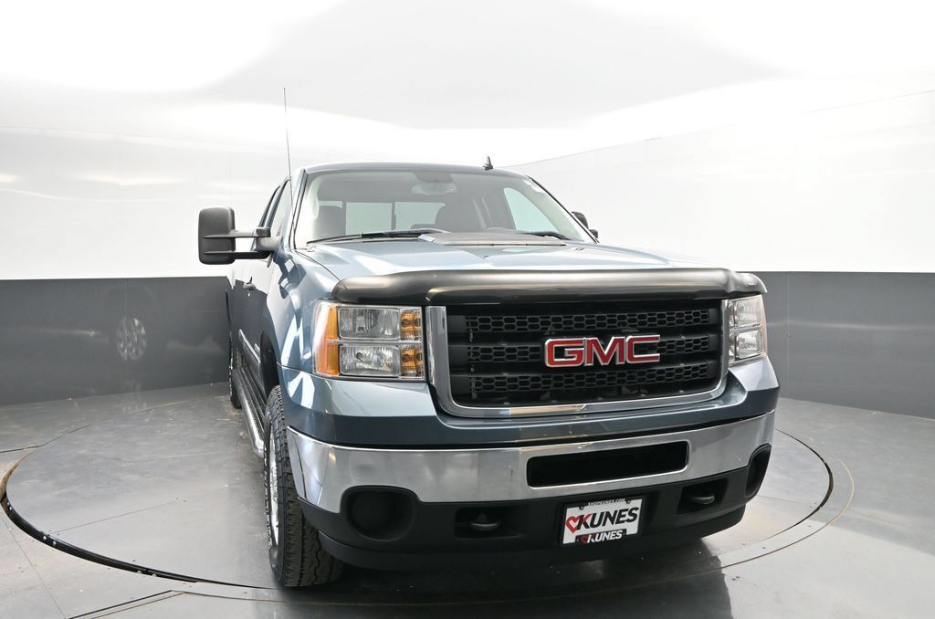 Used 2011 GMC Sierra 2500 SLE w/ Convenience Package AWD/4WD image 2