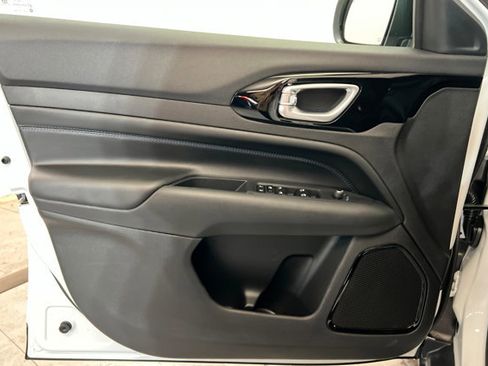 New 2026 Jeep Compass Latitude image 14