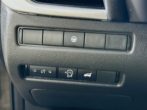 Used 2023 Nissan Rogue SL image 14