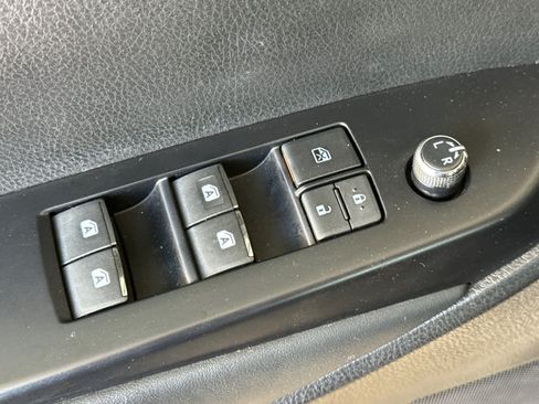 Used 2015 Toyota Highlander Limited w/ Driver Technology Package AWD/4WD image 13