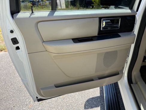 Used 2017 Lincoln Navigator L Select image 43