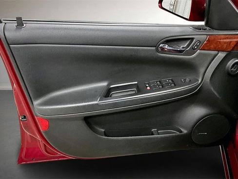 Used 2006 Chevrolet Impala SS w/ Convenience Package image 19