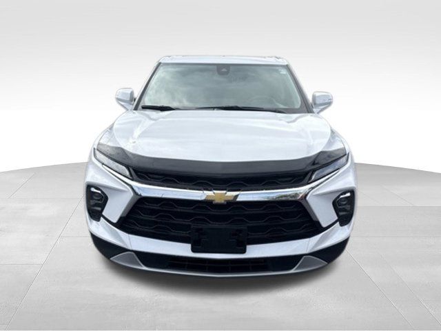 Used 2023 Chevrolet Blazer LT AWD/4WD image 2