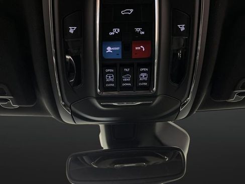 Used 2024 Jeep Grand Cherokee Limited image 27