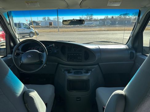 Used 2006 Ford E-150 and Econoline 150 RWD image 9