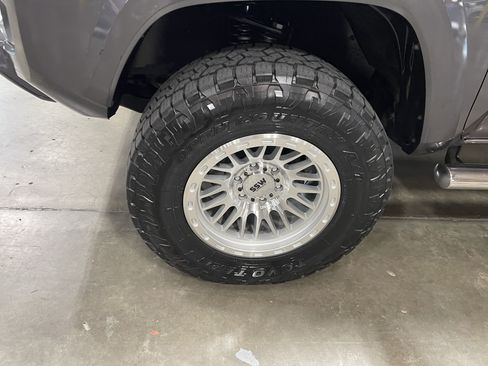 Used 2020 Toyota Tacoma 4x4 Double Cab image 9