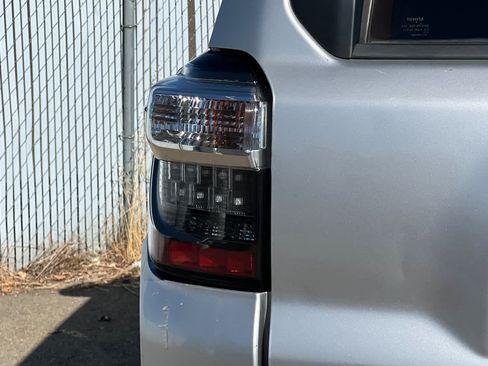 Used 2016 Toyota 4Runner Limited AWD/4WD image 23