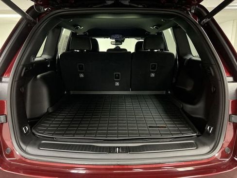 Used 2024 Jeep Grand Cherokee Limited w/ Black Appearance Package image 26