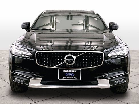Used 2018 Volvo V90 T5 Cross Country w/ Convenience Package AWD/4WD image 3