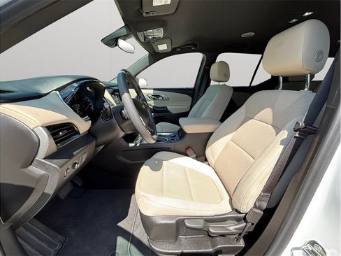 Used 2023 Chevrolet Traverse LS FWD image 2