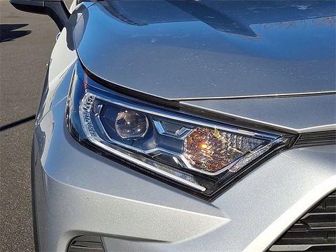 Used 2021 Toyota RAV4 XLE image 9