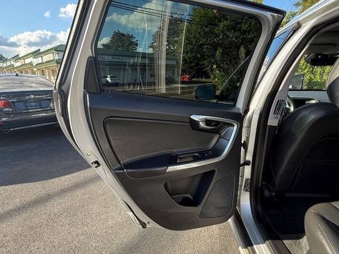 Used 2017 Volvo XC60 T5 Dynamic w/ Preferred Option Package FWD image 16