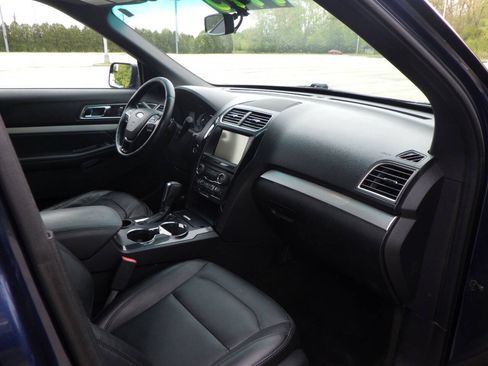 Used 2016 Ford Explorer XLT w/ Equipment Group 202A FWD image 24