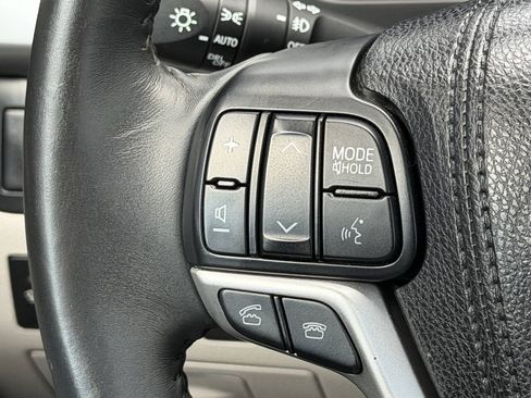 Used 2016 Toyota Highlander XLE AWD/4WD image 26