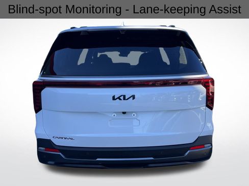 Used 2025 Kia Carnival SX Prestige image 8