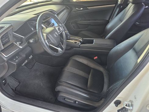 Used 2019 Honda Civic Touring image 9