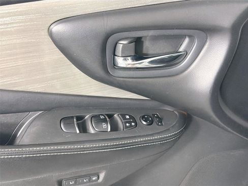 Used 2016 Nissan Murano Platinum FWD image 18