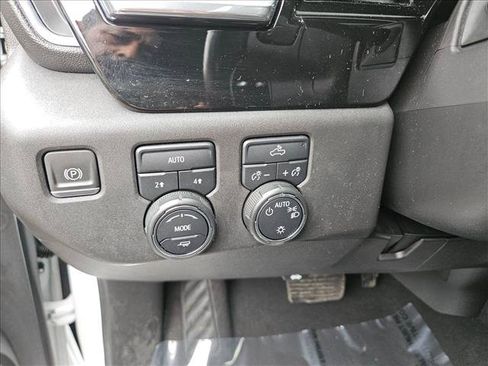 Used 2023 Chevrolet Silverado 1500 LT AWD/4WD image 19
