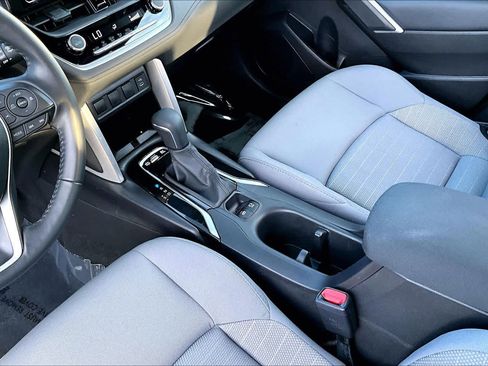 Used 2025 Toyota Corolla Cross AWD Hybrid w/ Moonroof Package image 18