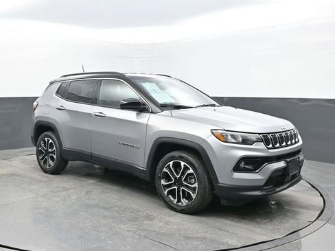 Used 2024 Jeep Compass Limited image 7