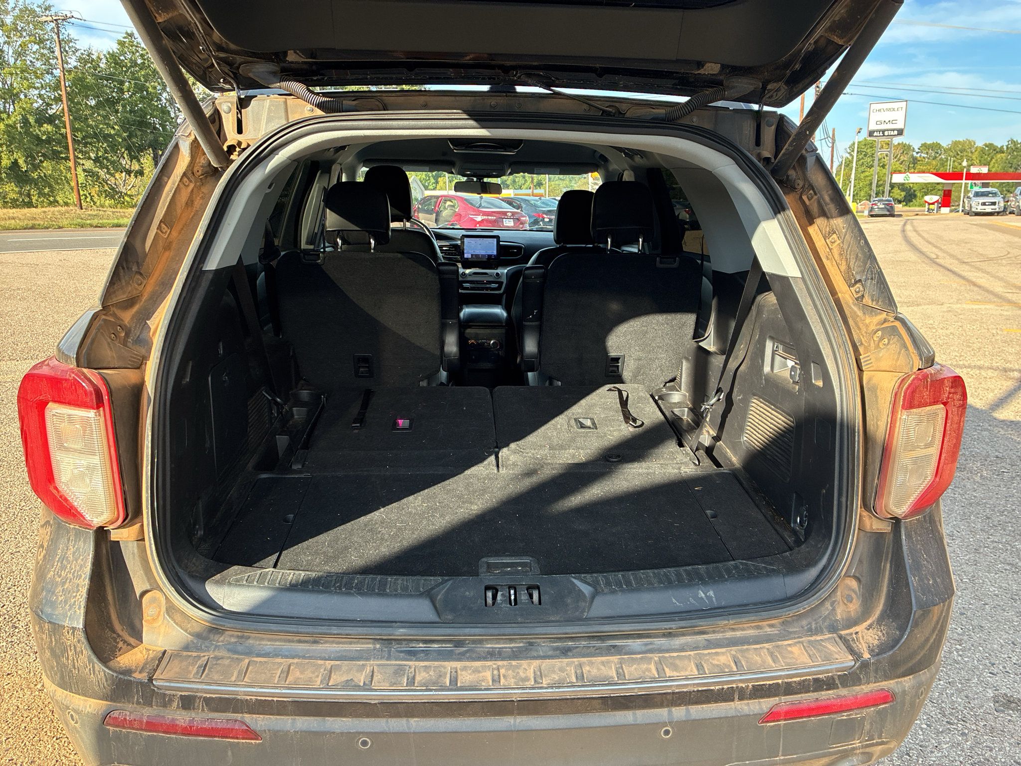 Used 2021 Ford Explorer XLT w/ Equipment Group 202A RWD image 32