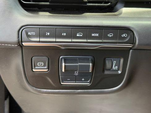 Used 2022 Cadillac Escalade Sport Platinum w/ LPO, ONYX Package AWD/4WD image 39