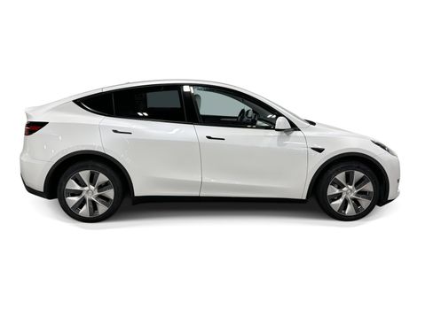 Certified 2023 Tesla Model Y AWD image 14
