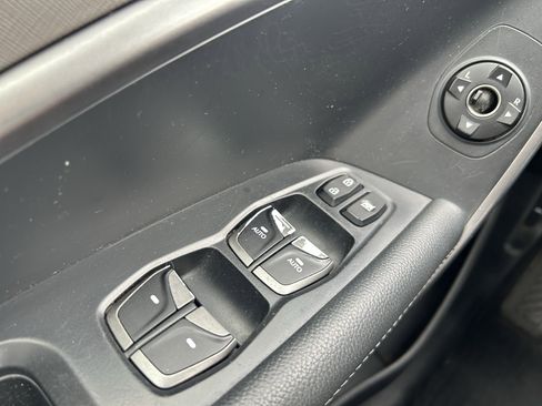 Used 2017 Hyundai Santa Fe Sport image 17