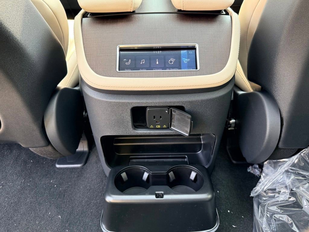 New 2027 Lincoln Navigator Reserve w/ Jet Appearance Package AWD/4WD image 12
