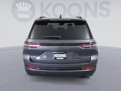 Used 2025 Jeep Grand Cherokee Altitude image 5