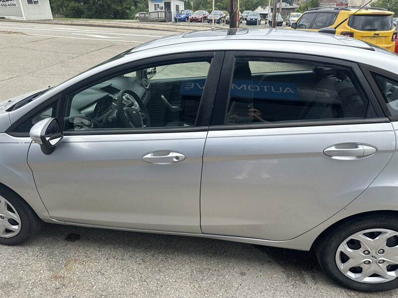 Used 2013 Ford Fiesta SE w/ Super Fuel Economy Pkg FWD image 23