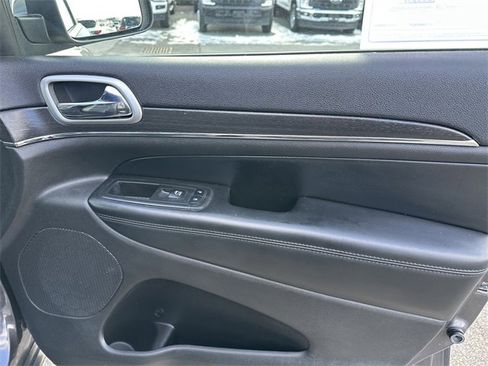 Used 2018 Jeep Grand Cherokee Limited image 36