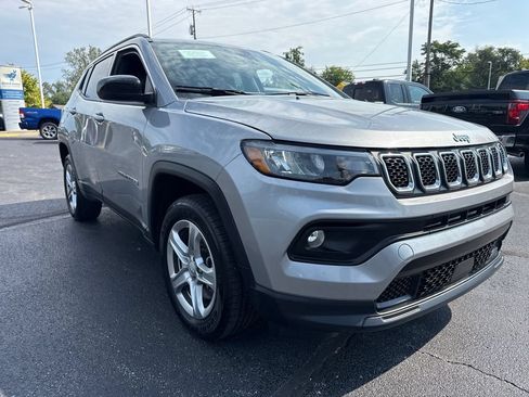 Used 2024 Jeep Compass Latitude AWD/4WD image 4