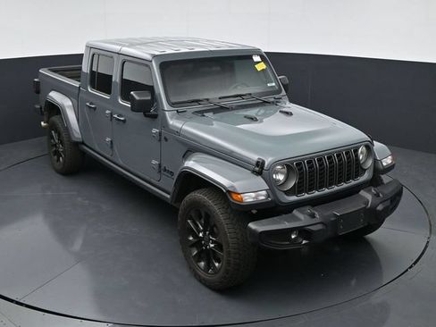 Used 2025 Jeep Gladiator Sport AWD/4WD image 29