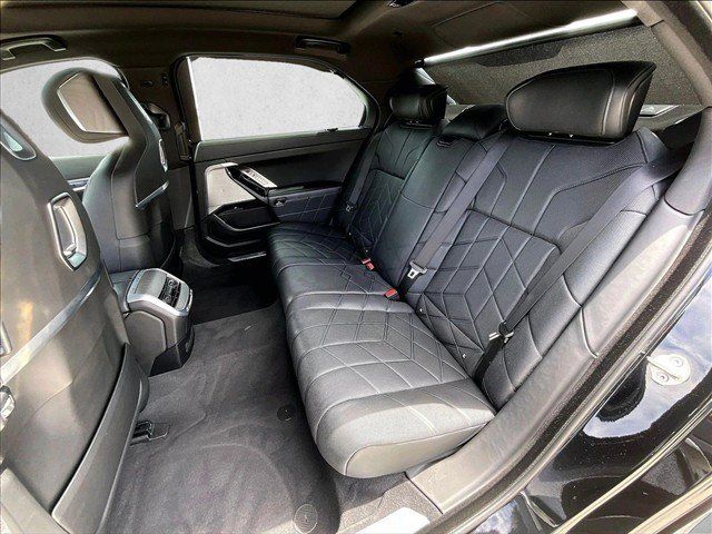 Used 2023 BMW 760i xDrive AWD/4WD image 26