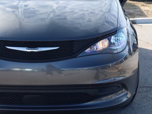 Used 2023 Chrysler Voyager LX image 18