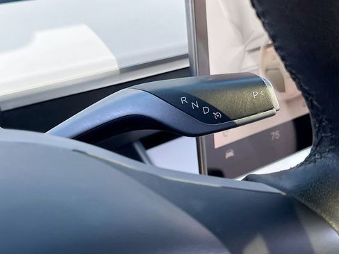 Used 2020 Tesla Model Y Long Range image 16