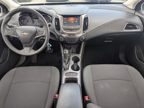 Used 2016 Chevrolet Cruze LT image 10