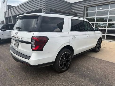 Used 2022 Ford Expedition Limited AWD/4WD image 3