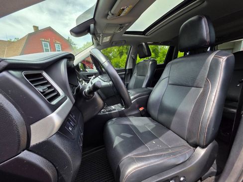 Used 2017 Toyota Highlander Limited AWD/4WD image 8