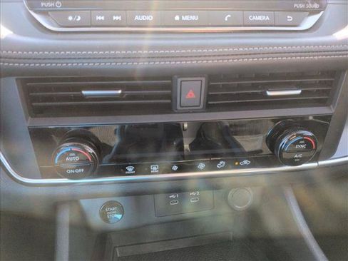 Used 2024 Nissan Rogue SV FWD image 11