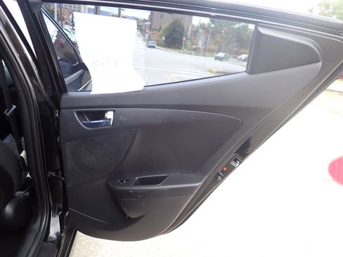 Used 2016 Hyundai Veloster image 32