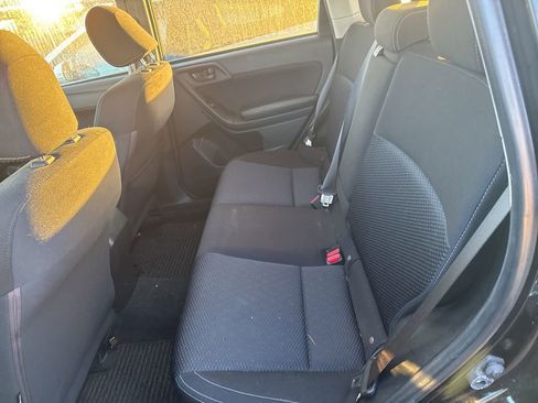 Used 2018 Subaru Forester 2.5i Premium w/ All-Weather Package image 10