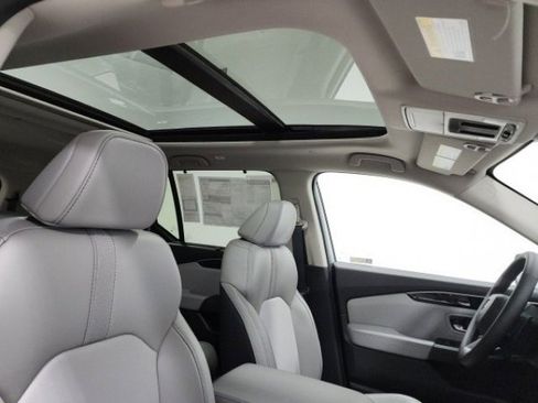 Used 2025 Honda Pilot Touring image 14