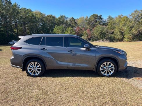 Used 2022 Toyota Highlander Limited image 21