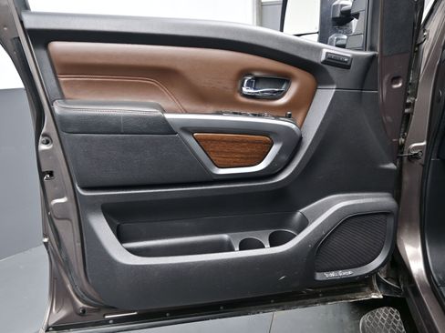 Used 2017 Nissan Titan Platinum Reserve image 9