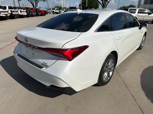 Used 2021 Toyota Avalon XLE FWD image 3