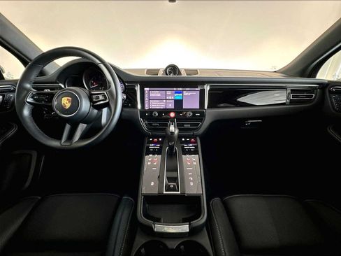 Used 2026 Porsche Macan AWD/4WD image 17