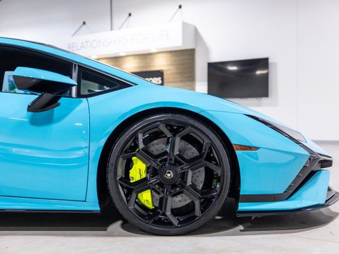 Used 2024 Lamborghini Huracan Tecnica RWD image 23