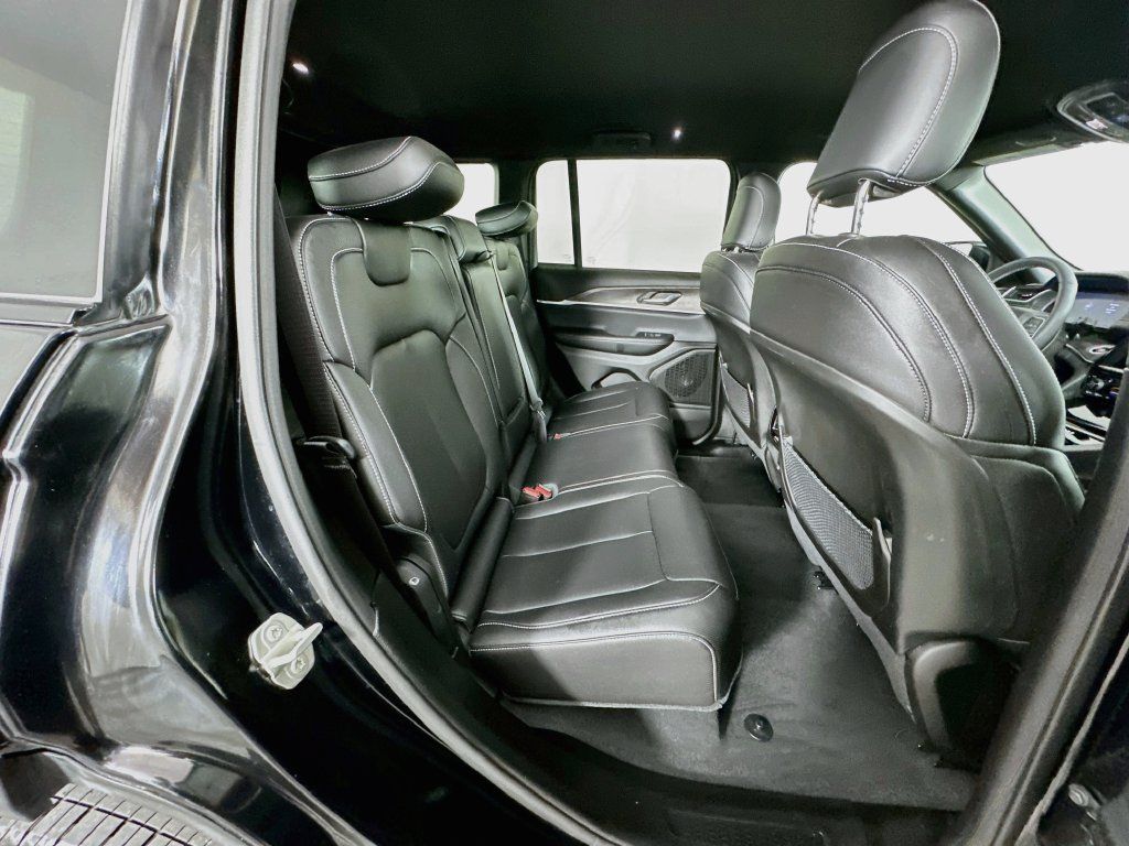 Certified 2024 Jeep Grand Cherokee Limited AWD/4WD image 38